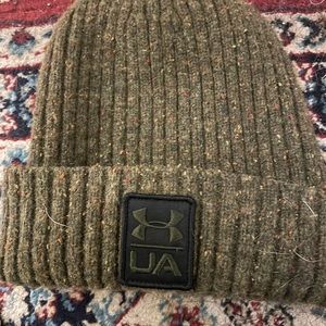 Ladies under armour toque